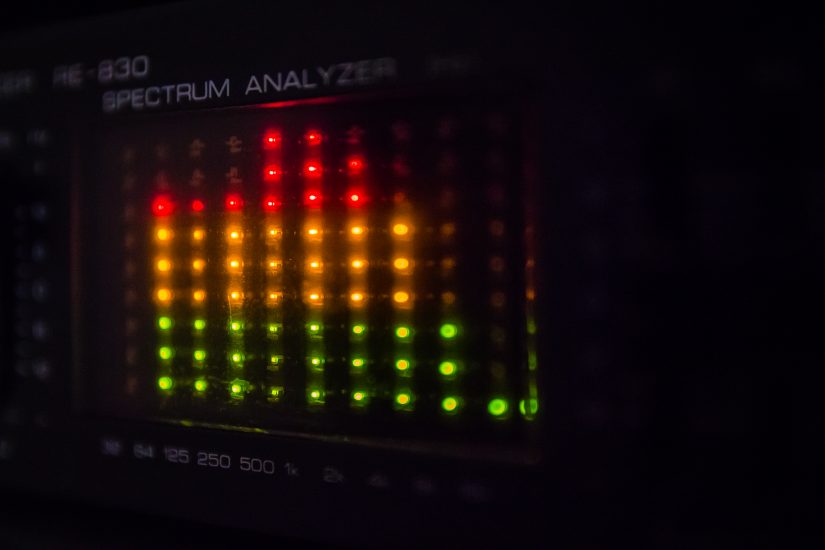 Ausschläge auf einem Audiosystem als Metapher für inverse Liquiditätsrisikostresstests (ILS)