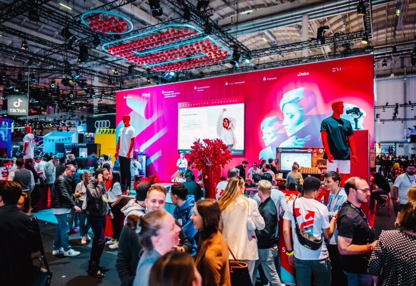 Gen-S-EXPO-Stand der Sparkassen-Finanzgruppe auf der OMR